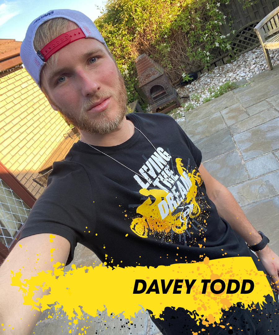 Davey Todd nosi Dunlopovo majico Living the Dream